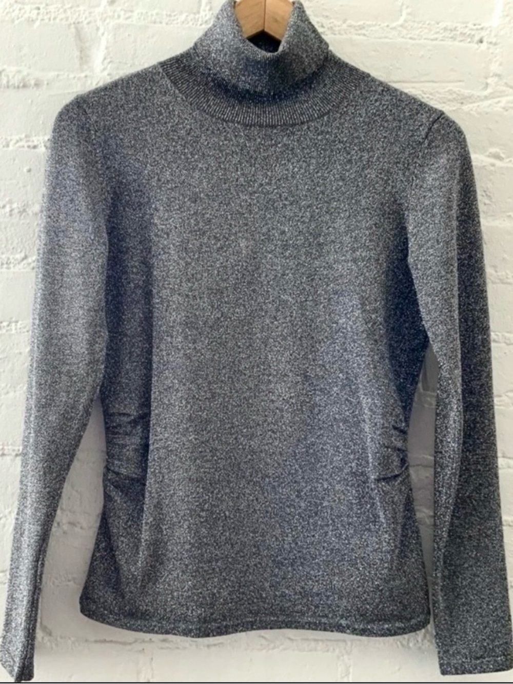 Chelsea & Theodore Silk Blend Long Sleeve Top Ruched Sides Gray Sparkly Knit S